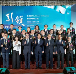 賴清德總統頒發國家講座主持人獎與國家產學大師獎　肯定卓越貢獻並期許強化高教投資培育頂尖人才提升臺灣競爭力