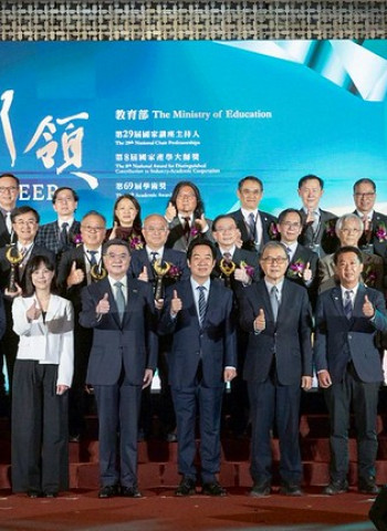 賴清德總統頒發國家講座主持人獎與國家產學大師獎　肯定卓越貢獻並期許強化高教投資培育頂尖人才提升臺灣競爭力