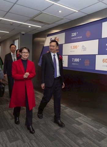 聯邦快遞桃機轉運中心啟用　蕭美琴副總統盼強化臺灣全球物流樞紐地位、深化國際經貿連結