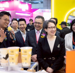 蕭美琴副總統出席台北國際連鎖加盟展　強調政府投入資源協助臺灣品牌走向國際
