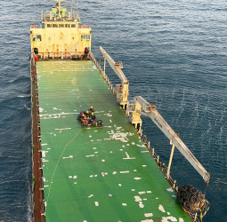 外籍貨輪船員外海作業不慎摔傷  海巡署空勤出動吊掛迅速後送就醫