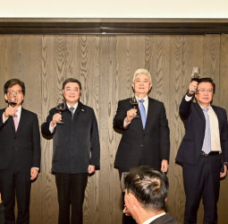 行政院長卓榮泰出席壽險公會新春聯誼餐敘　強調引導保險業資金投入公共建設以建設國家、照顧人民生活