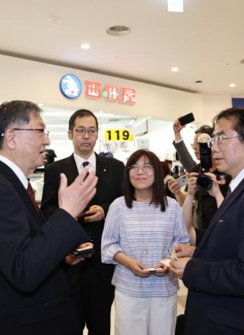 臺南市長黃偉哲視察三井OUTLET二期試營運　日本西松屋首度來臺展店首選臺南　看好消費潛力