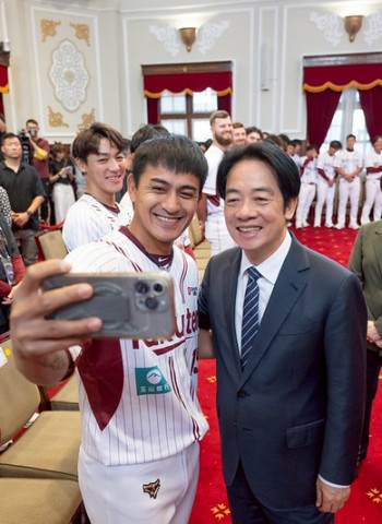 賴清德總統接見2025年中華職棒總冠軍樂天桃猿　盼攜手推動臺灣運動產業發展