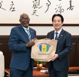 賴清德總統接見聖文森副總理李考克 以建交45週年為契機持續深化全方位夥伴關係拓展邦誼
