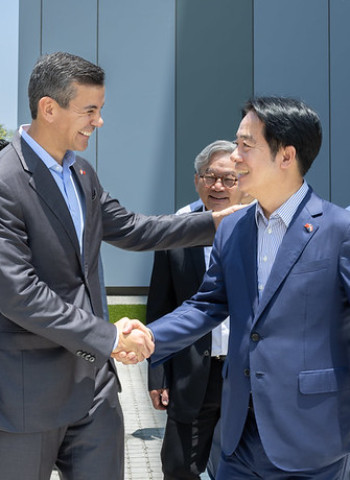 賴清德總統偕巴拉圭總統貝尼亞參訪南部科學園區　分享臺灣科技發展經驗促進兩國合作
