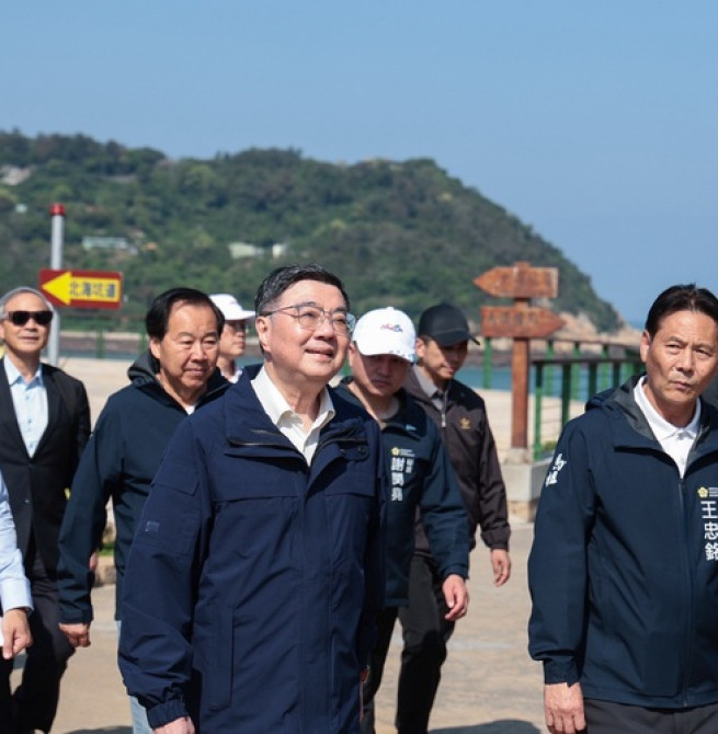 視察南竿北海坑道無障礙設施進度 行政院長卓榮泰打造友善觀光環境並保存馬祖戰地文化