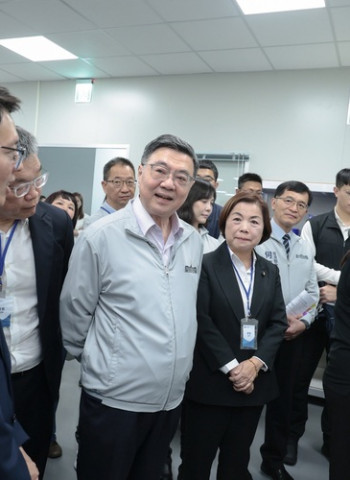 行政院長卓榮泰參訪臺中千里眼精密部件公司　推動中小微企業轉型升級與AI製造　強化產業「金手」培養策略