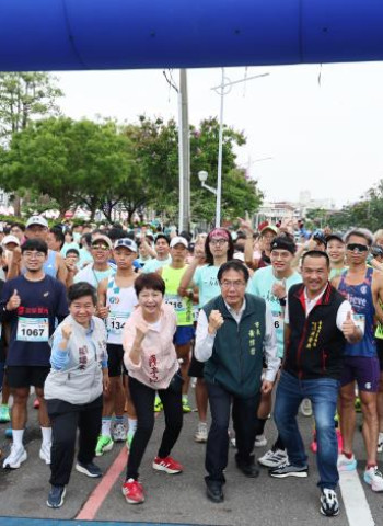 2026西拉雅官佃全國路跑賽開跑　臺南市長黃偉哲現身官田為跑者加油　打造臺南運動觀光新亮點