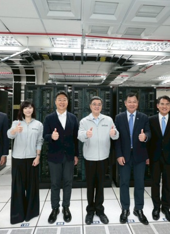 行政院長卓榮泰視察中央氣象署AI氣象科技成果　期許提供更快速穩定且精準的氣象資訊服務
