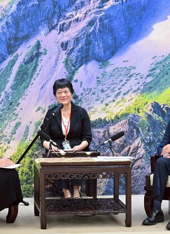 行政院長卓榮泰接見加拿大駐台北貿易辦事處何曼麗代表　盼儘速簽署雙邊貿易合作架構協議深化臺加經貿合作