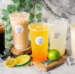 彰化市區茶飲店 從煮茶溫度到浸泡時間 講究風味黑糖青草茶、檸檬飲與氣泡飲
