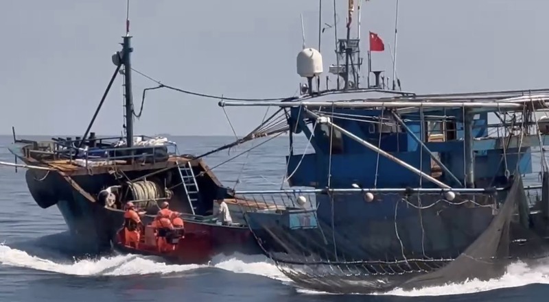 海巡中秋連假不打烊　目斗嶼海域查扣越界中國漁船