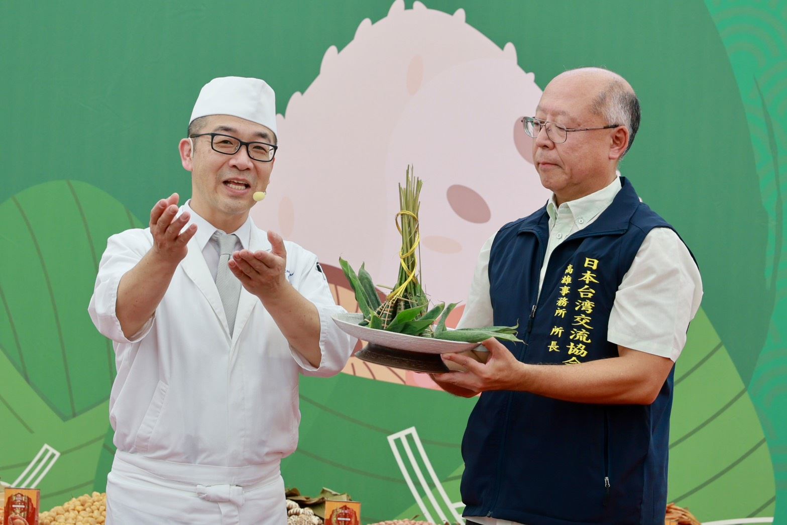 高雄三鳳中街百人封街包粽 首度結合日式文化 市長陳其邁親自體驗端午民俗