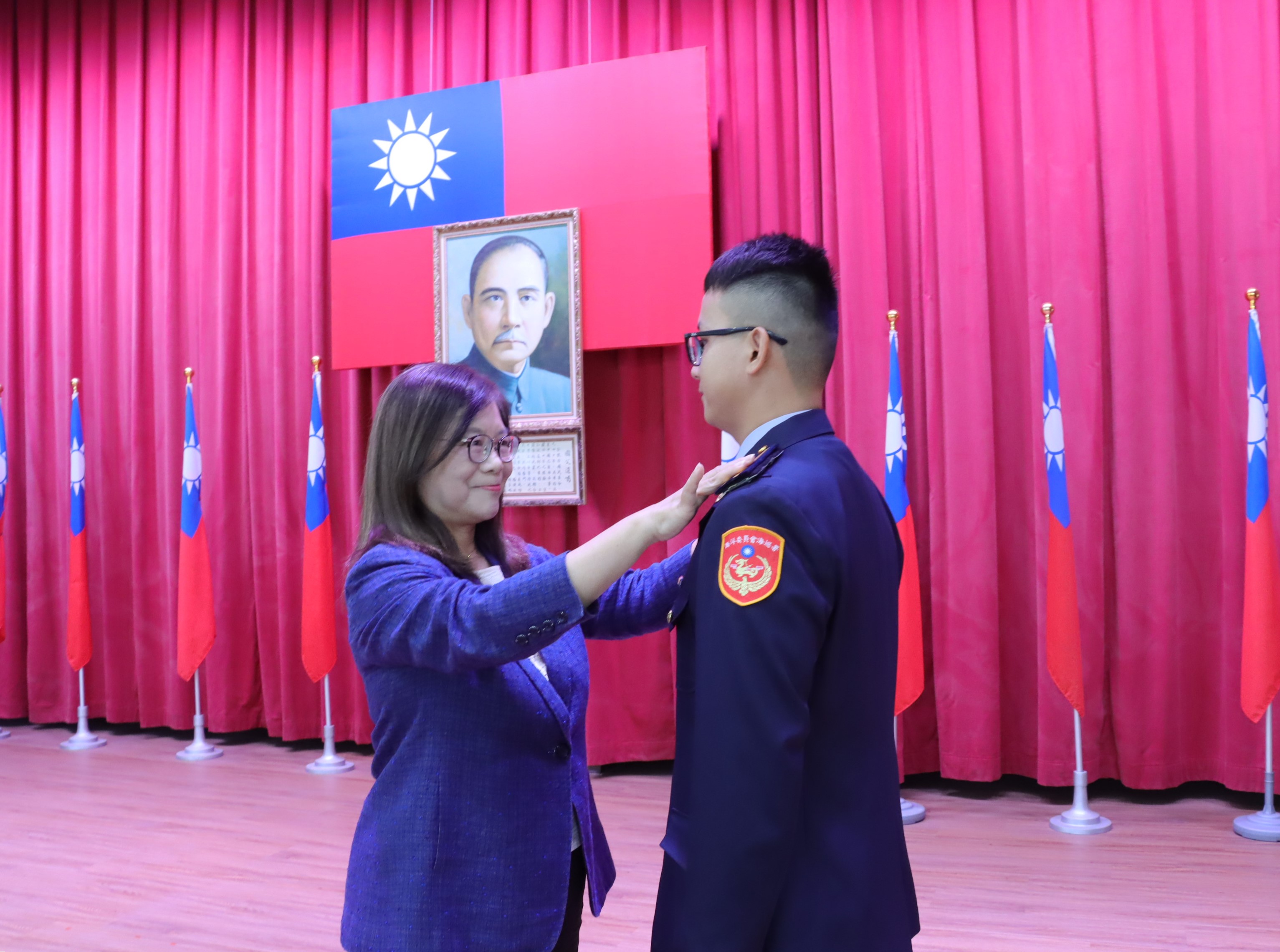 守護海疆新戰力！30名學員完成海巡專業預備軍官班訓練正式授階