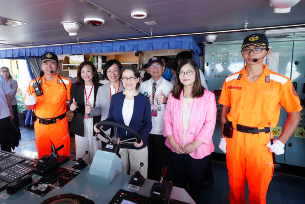 副總統親臨主持 海巡署花蓮艦交船暨CG1007命名下水典禮隆重舉行 強化東部海域防線