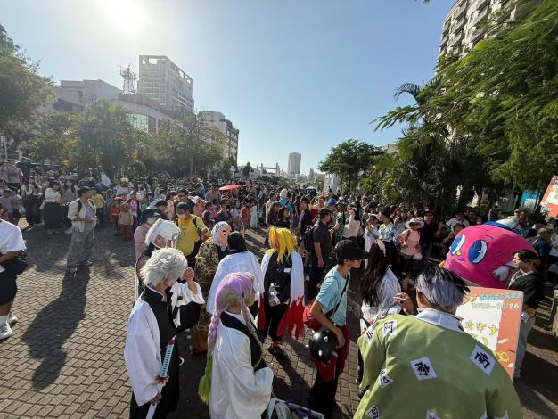臺南海安觀光商圈萬聖節派對熱鬧登場 萬人扮裝潮爆海安街頭 臺南海安觀光商圈萬聖節派對熱鬧登場 萬人扮裝潮爆海安街頭