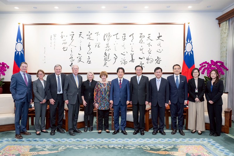 賴清德總統接見美國外交政策全國委員會訪團 強調深化臺美夥伴關係、推動國防改革提升防衛韌性