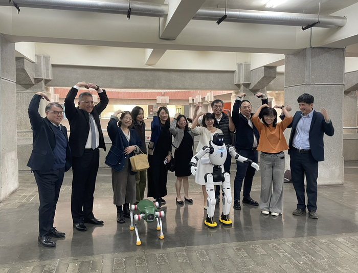 國立中正大學管理學院攜手震旦集團關係企業震旦雲簽署合作備忘錄 導入AI工具深化產學合作與人才培育