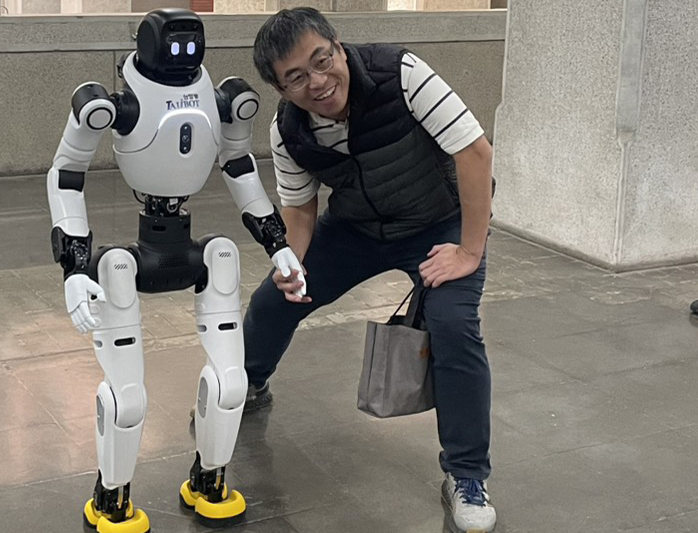 國立中正大學管理學院攜手震旦集團關係企業震旦雲簽署合作備忘錄 導入AI工具深化產學合作與人才培育