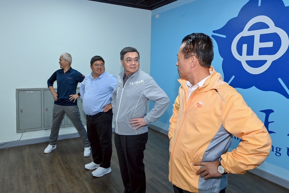 行政院長卓榮泰赴中正大學推廣運動幣 鼓勵全民運動、體驗重量訓練課程