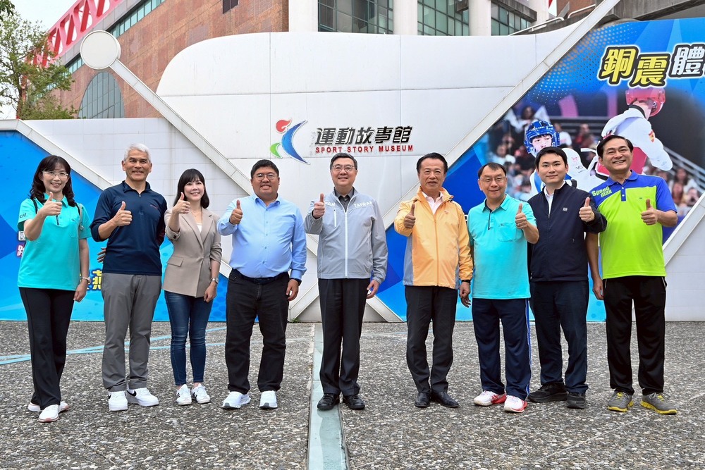 行政院長卓榮泰赴中正大學推廣運動幣 鼓勵全民運動、體驗重量訓練課程